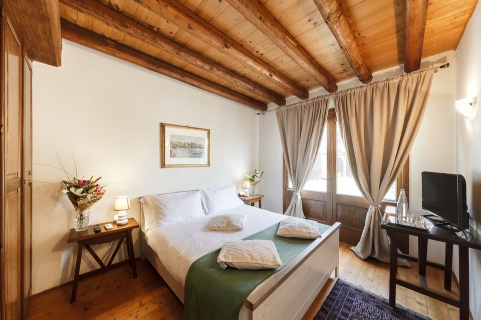 Double Room | Desk, laptop workspace, blackout drapes, soundproofing