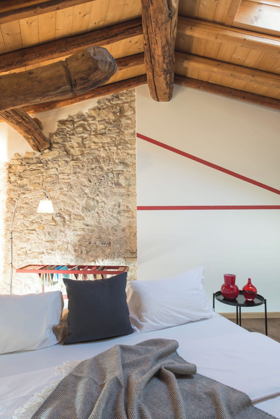 Deluxe Double or Twin Room | Down comforters, WiFi (free), bed sheets
