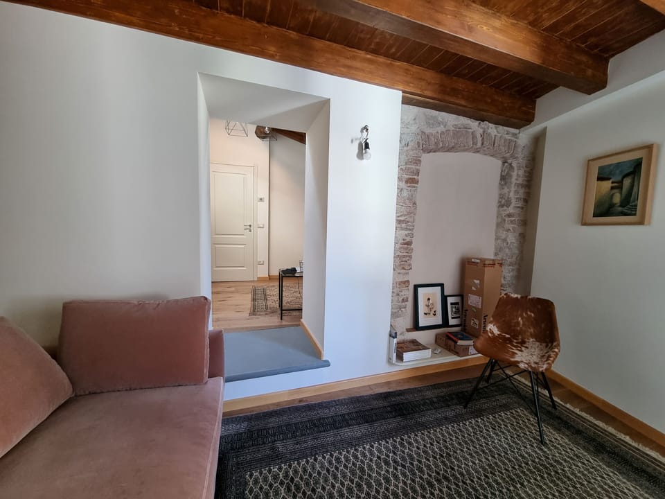 Comfort Suite, Non Smoking, City View | Living area | 32-inch flat-screen TV with satellite channels