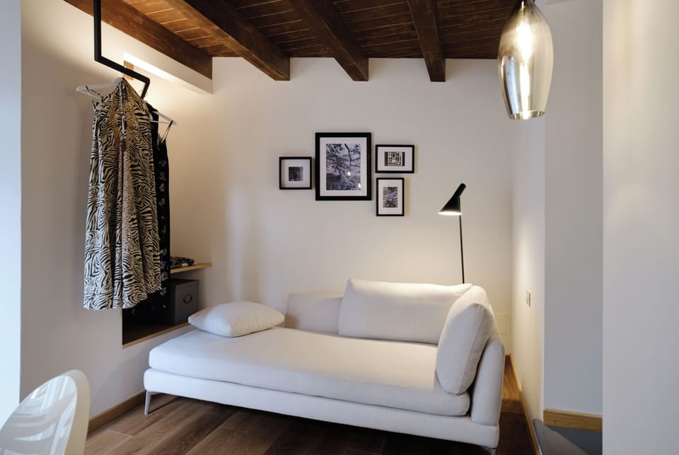 Comfort Suite, Non Smoking, City View | Down comforters, WiFi (free), bed sheets