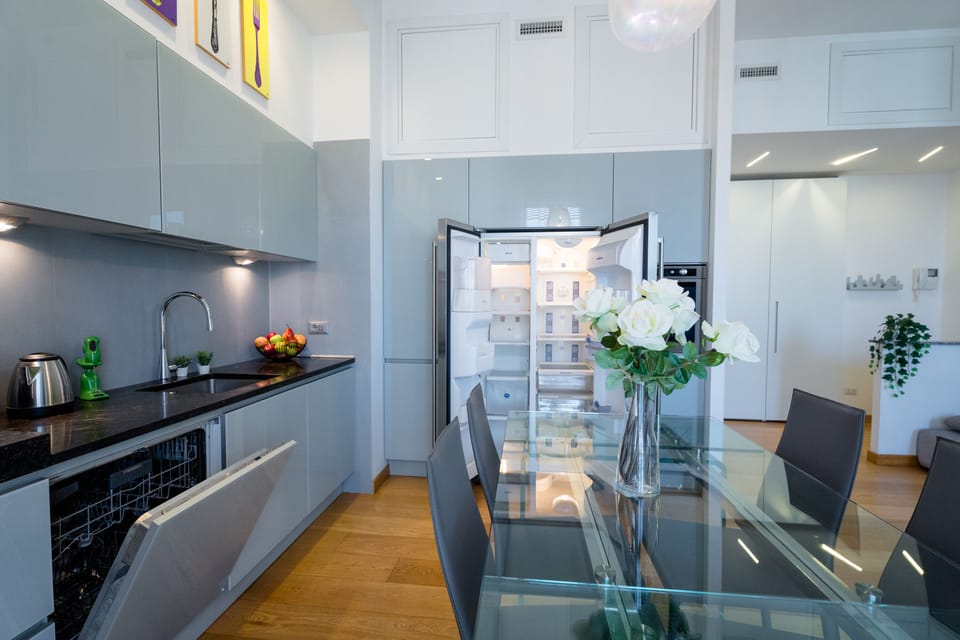 Deluxe Apartment | Private kitchen | Full-size fridge, oven, stovetop, dishwasher