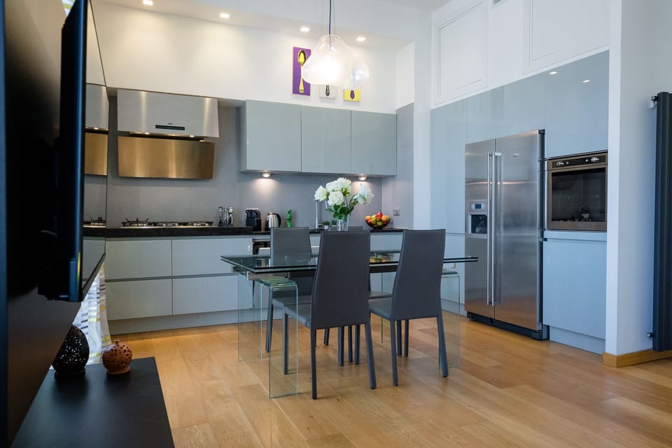 Deluxe Apartment | Private kitchen | Full-size fridge, oven, stovetop, dishwasher