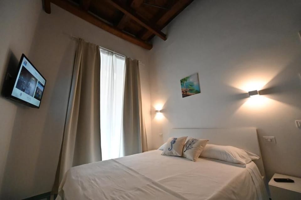 Superior Room | 1 bedroom, in-room safe, blackout drapes, soundproofing