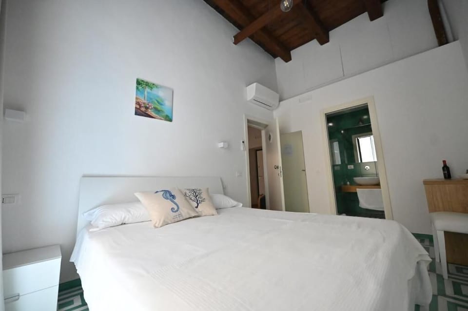 City Room | 1 bedroom, in-room safe, blackout drapes, soundproofing
