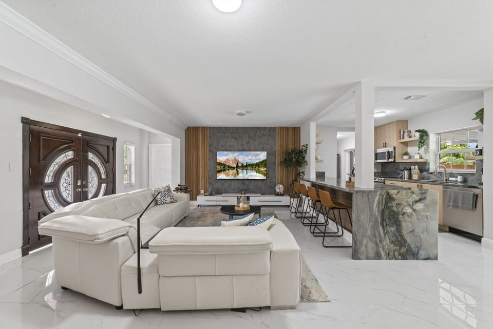 Sofa So Trendy: Relax in Style with This Design-Forward Living Space!