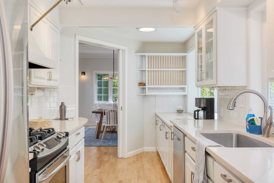 House (3 Bedrooms) | Private kitchen | Fridge, microwave, oven, stovetop