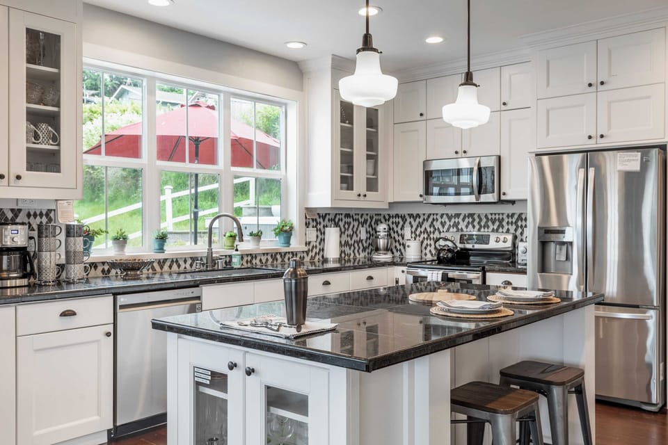 House (2 Bedrooms) | Private kitchen | Fridge, microwave, oven, stovetop