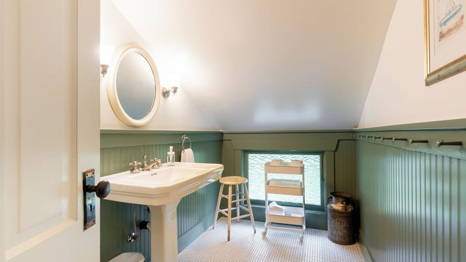 Private Beach Access + Water Views! Sleeps 18, Historic 6bdr Farmhouse w/ Deck Cottage in Whidbey Island