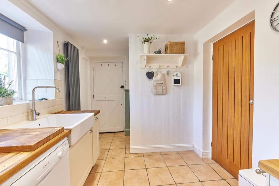 Host Stay Waterleap Cottage House in England