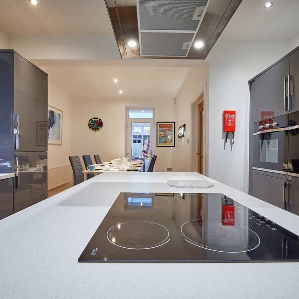 House | 5 bedrooms, Internet