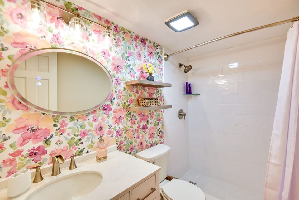 Full Bathroom | Walk-In Shower | Towels Provided