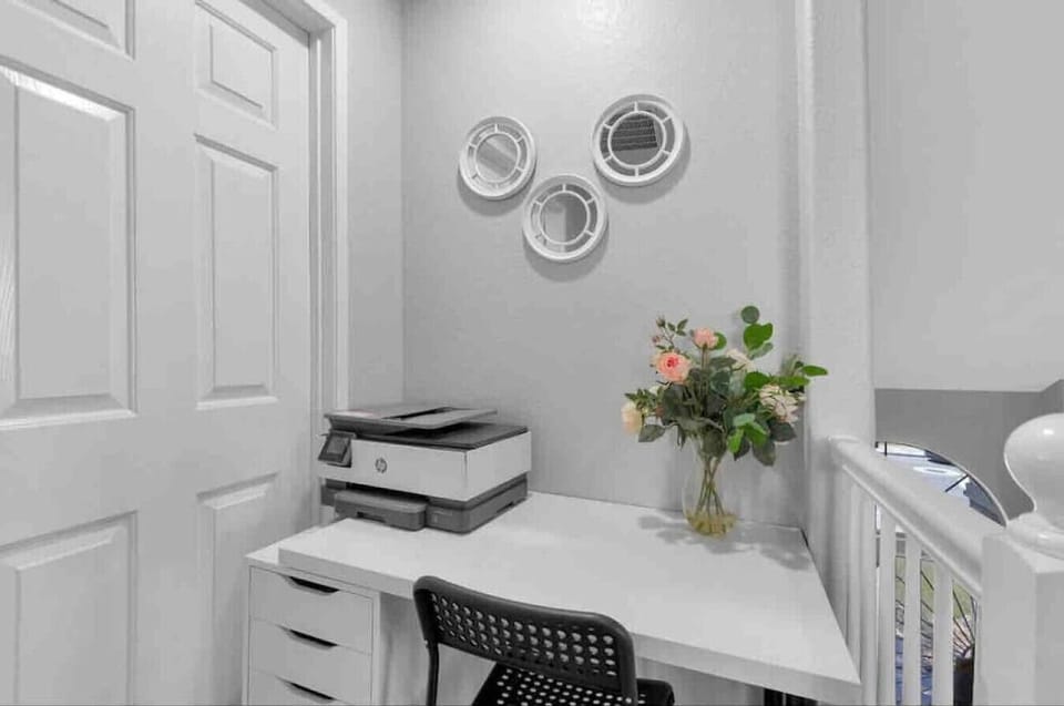 Working space with wifi printer