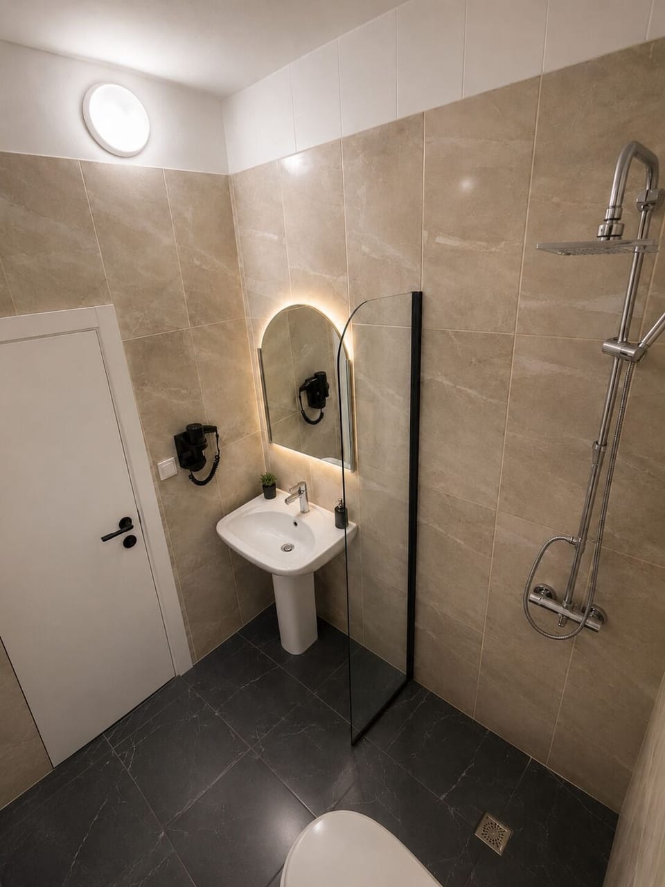 Rainfall showerhead, free toiletries, hair dryer, bathrobes