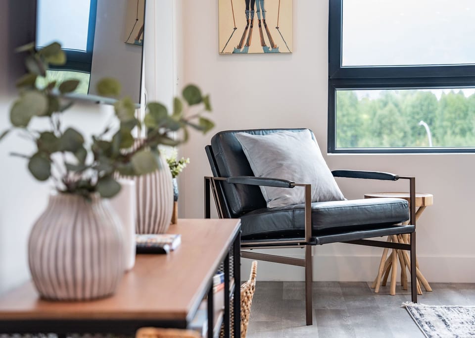 Condo | Living area | 40-inch flat-screen TV with digital channels