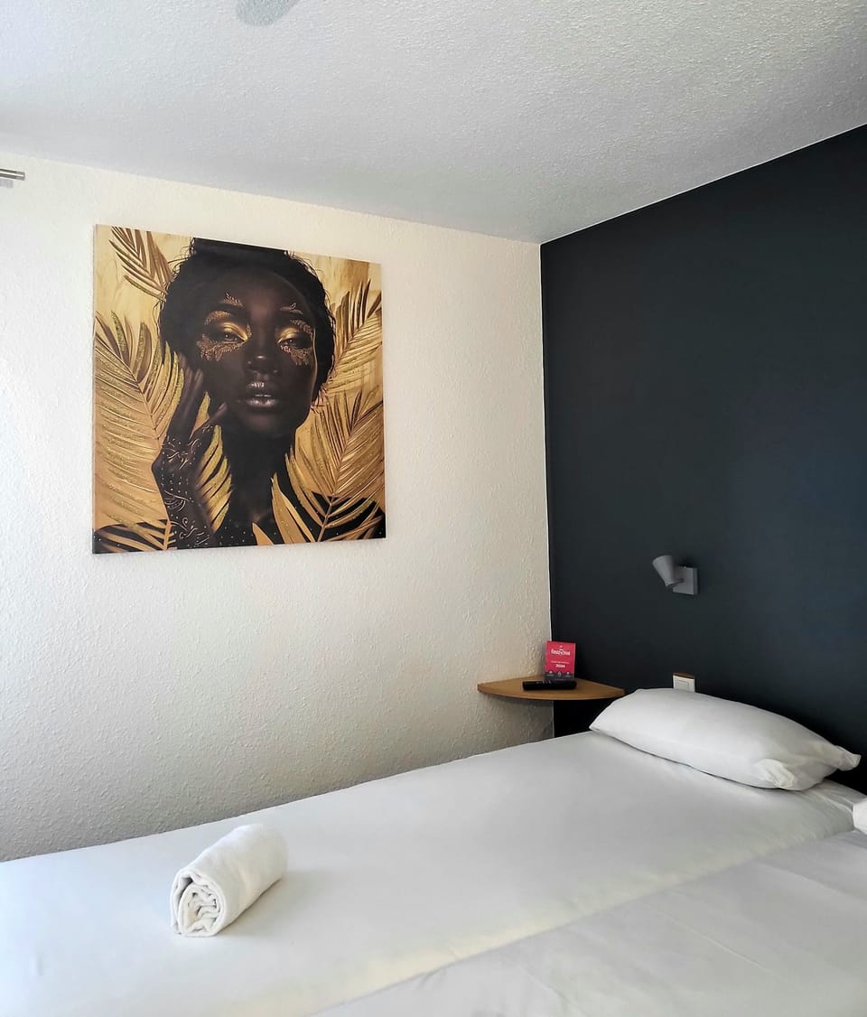 Triple Room | Desk, soundproofing, free WiFi, bed sheets