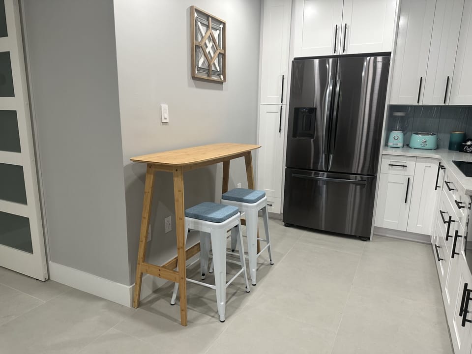Kitchen nook table