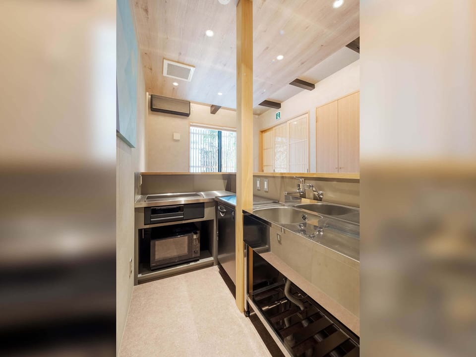 Traditional House, 2 Bedrooms, Kitchen, Garden View | Private kitchenette | Mini-fridge, microwave, stovetop, electric kettle
