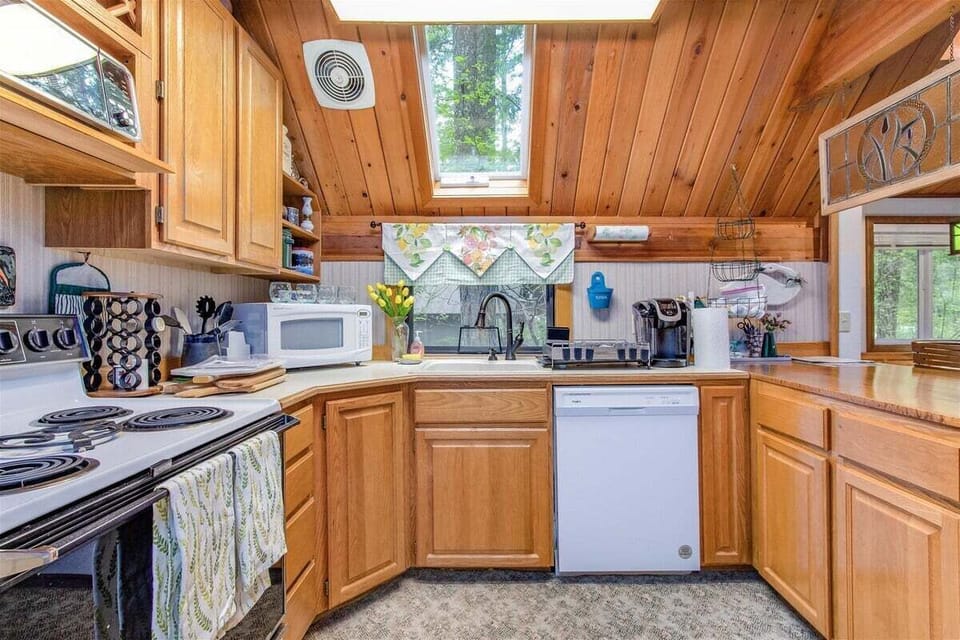 Embrace your inner foodie in our inviting kitchen. Whether preparing a quick breakfast or a gourmet feast, our well-appointed kitchen has everything you need to create memorable meals.