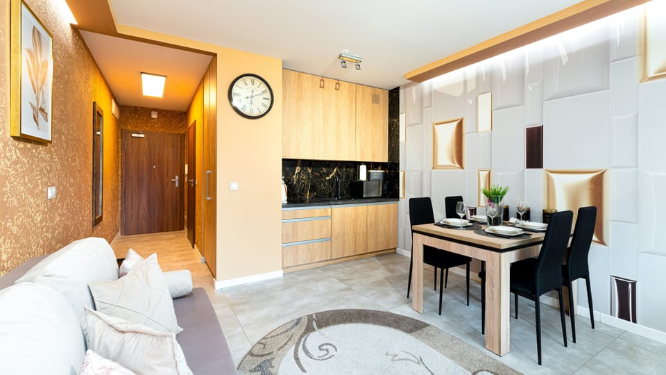 Studio Suite (4) | Private kitchenette | Fridge, microwave, stovetop, electric kettle