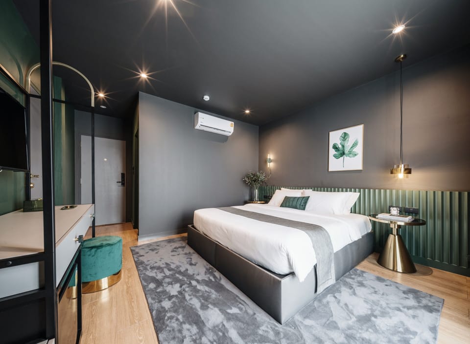 Premium bedding, individually furnished, blackout drapes, free WiFi
