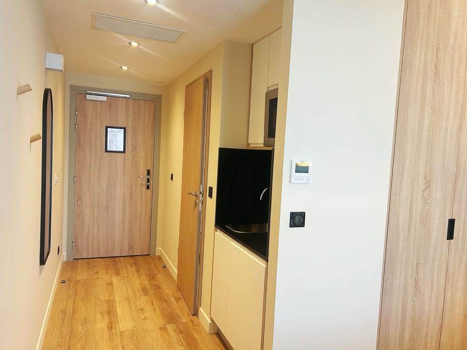 Standard Room, 1 Queen Bed, City View | In-room safe, desk, laptop workspace, blackout drapes
