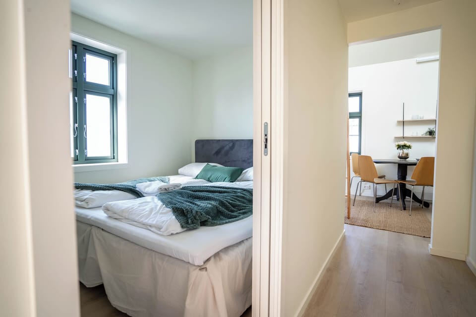 Vibrant Apartment on Bustling Street, Above a Restaurant - Perfect for Tourists, Apartment in Stavanger