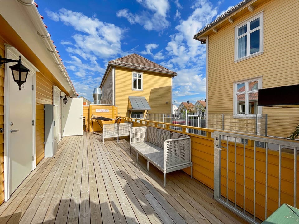 Apartment, 2 Bedrooms, Terrace, City View | Property grounds