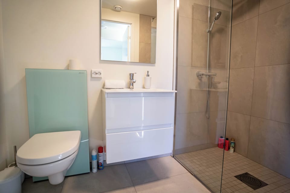 Vibrant Apartment on Bustling Street, Above a Restaurant - Perfect for Tourists, Apartment in Stavanger