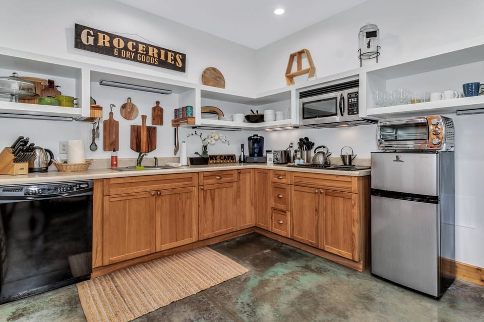 Fully Stocked Kitchen