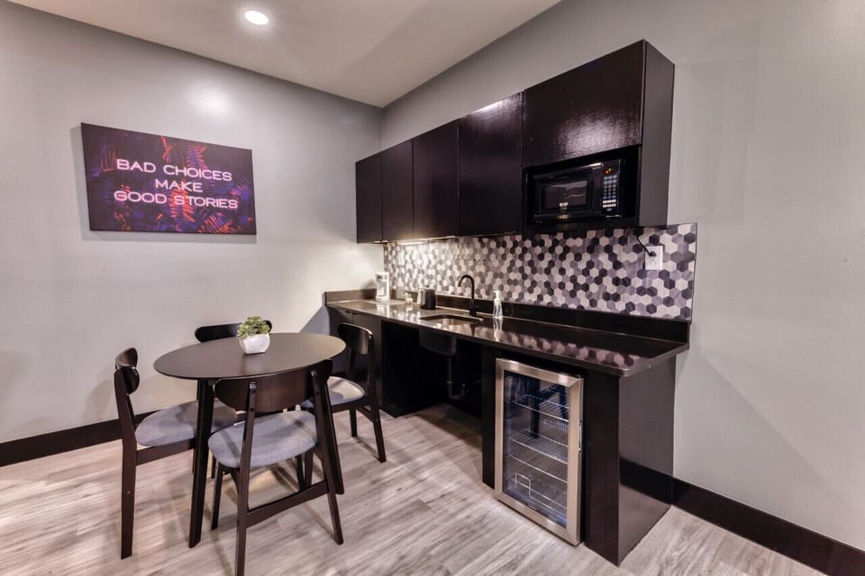 Kitchenette w/Microwave, Mini Fridge, and Dining Area