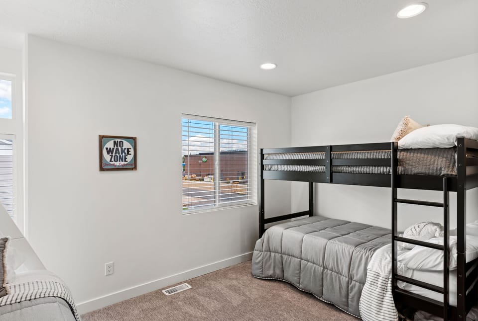 Bedroom 3 with 2 sets of bunks