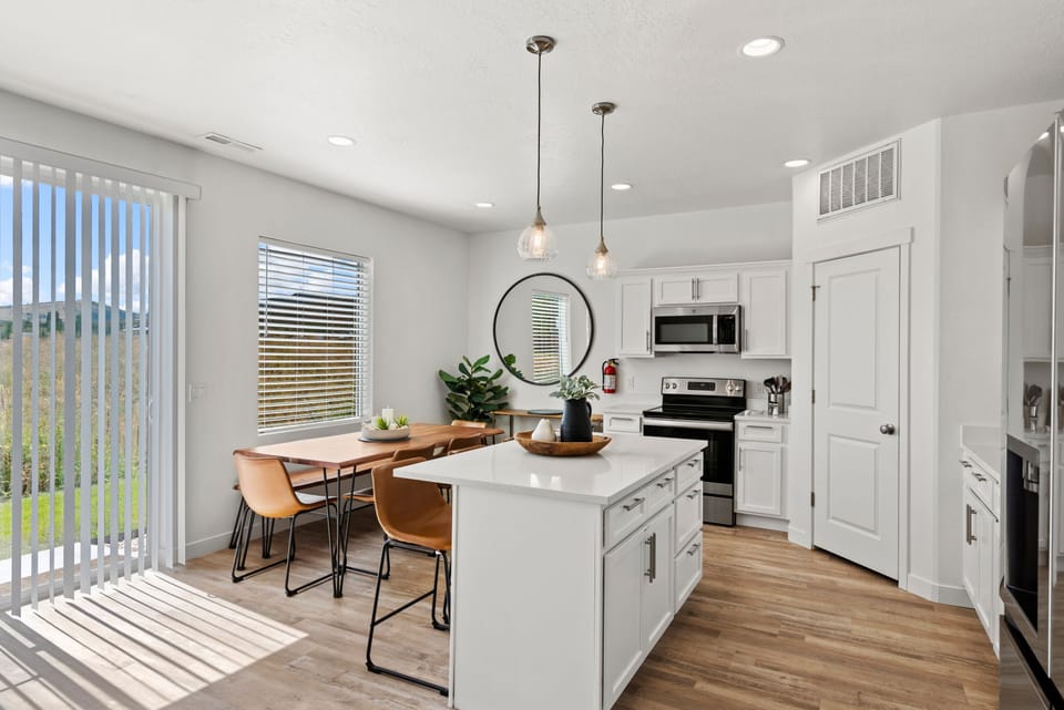 Kitchen/Dining Area