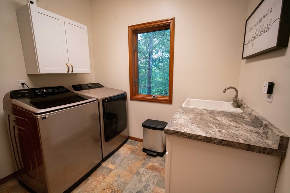 Mud room with washer/dryer
