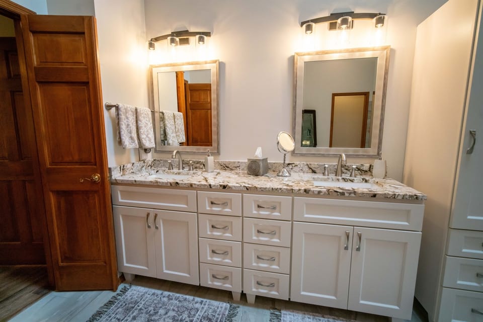 Double sinks in master ensuite