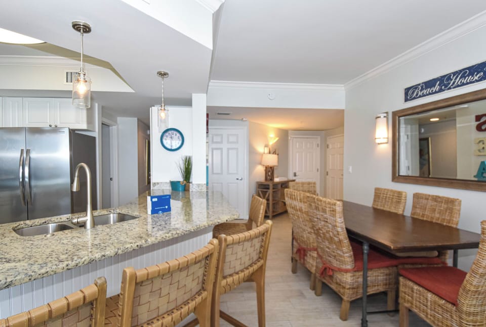 Silver Shells St. Croix 1006 - Dining Area and Breakfast Bar