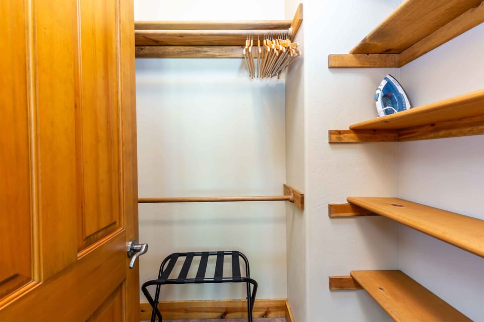 Downstairs Primary King Ensuite Closet