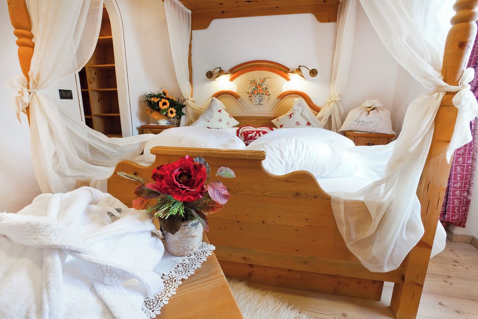 Traditional Suite | Down comforters, desk, soundproofing, free WiFi