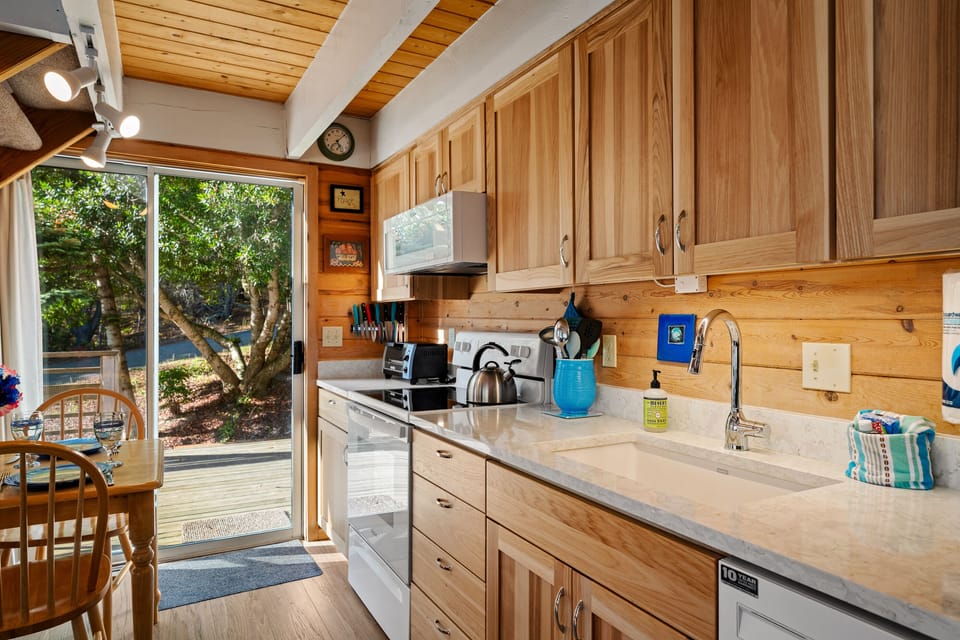 Sliding door to deck off of kitchen