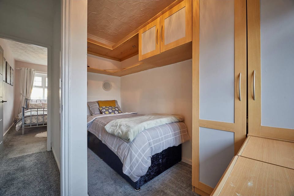 House | 4 bedrooms, desk, Internet