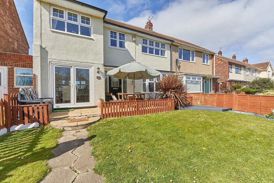 House | 4 bedrooms, desk, Internet