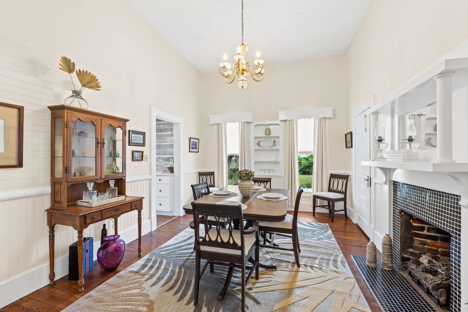 dining area for 6
