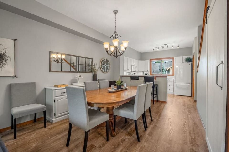 Dining area with seating for 6 at the table and 2 at the island.
