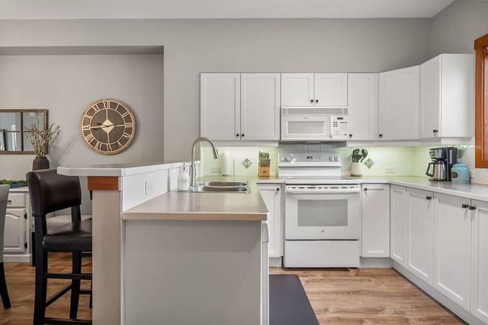 Full kitchen with a blender, crockpot/slow cooker, drip coffee machine, ground coffee, tea, sugar and basic condiments (ketchup, mustard and relish.)