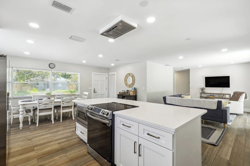 House (3 Bedrooms) | Interior
