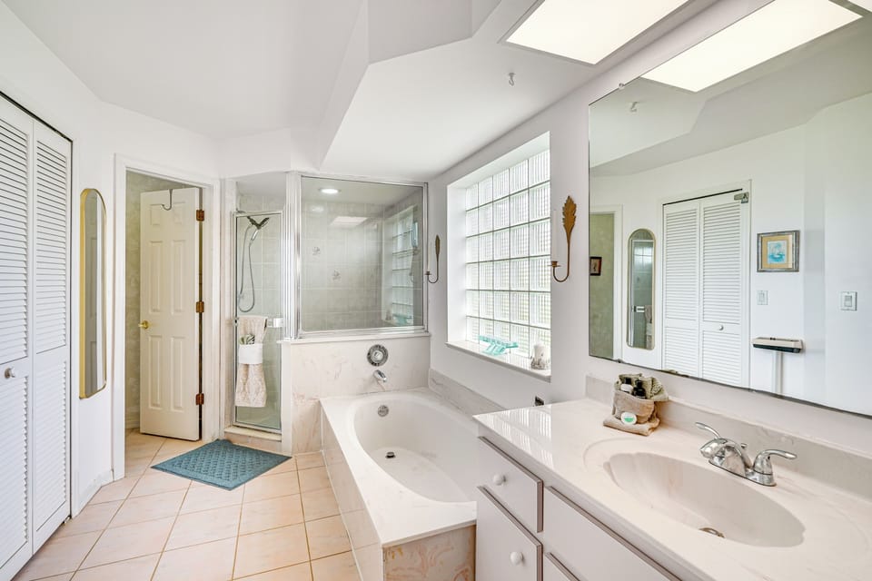 Waterfront Home w/ Private Pool in Cape Coral Cottage in Cape Coral