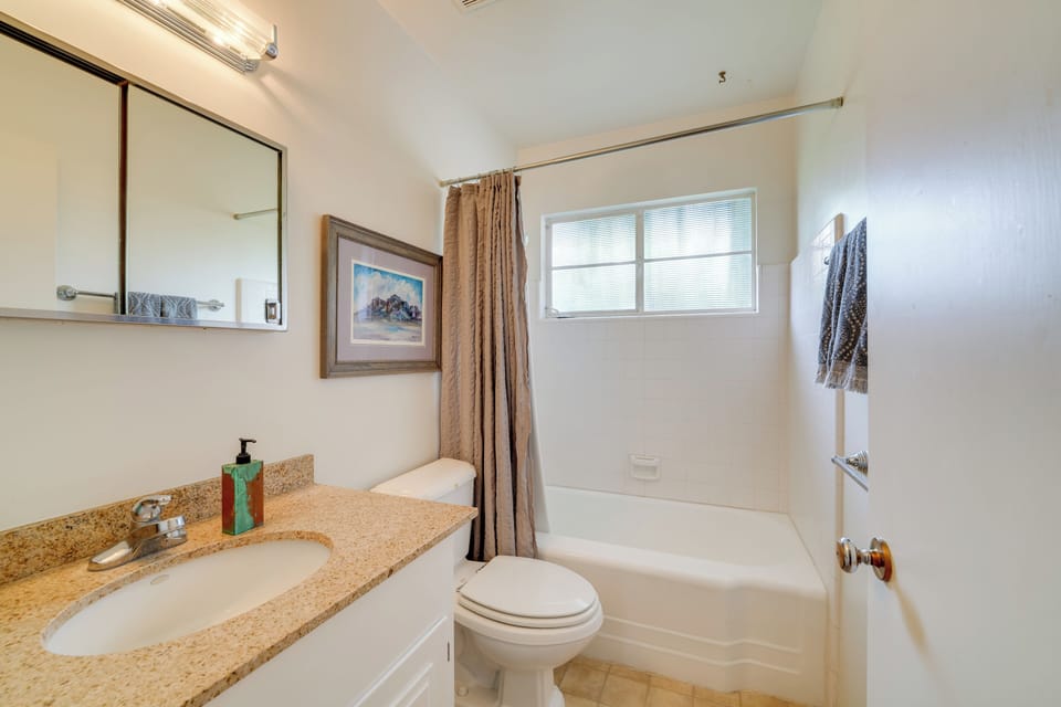 Pool & Outdoor Kitchen: Home 10 Mi to Dtwn Phoenix Cottage in Scottsdale