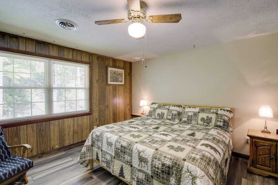 Wooded Cabin w/ Pool Table Near Dtwn Gatlinburg! Cottage in Gatlinburg