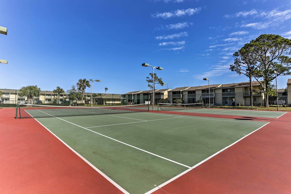 PCB Townhome w/ Resort Amenities - Walk to Ocean! Apartment in Long Beach
