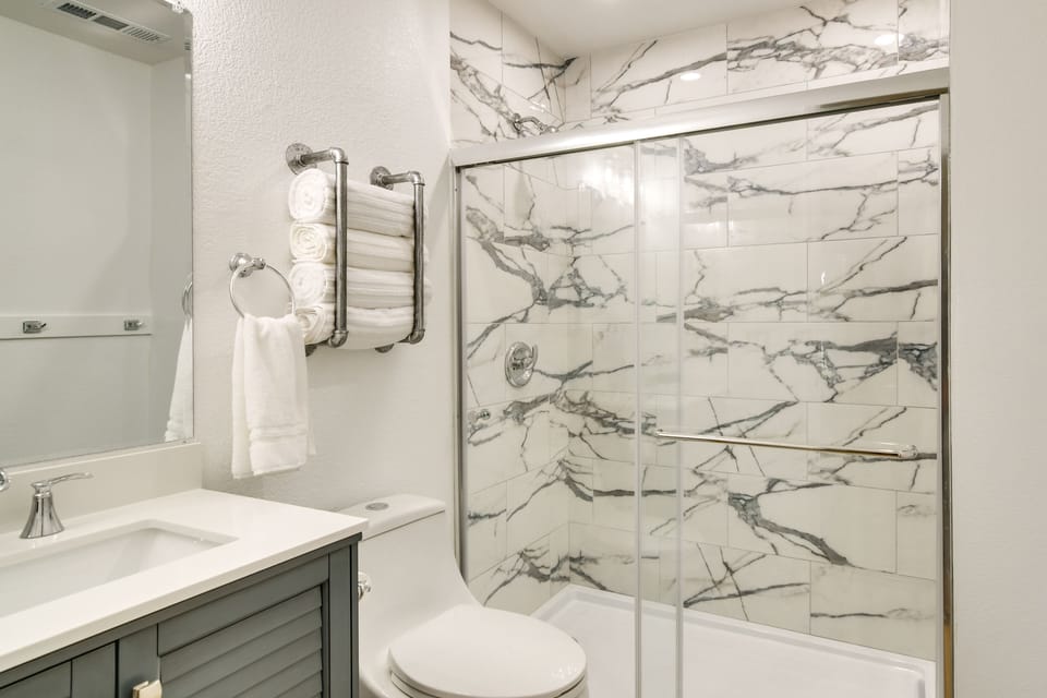Modern Branson Condo on Thousand Hills Golf Course Apartment in Branson