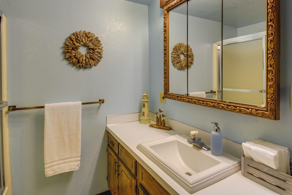 Westport Retreat w/ Pool Table: Walk to State Park Cottage in Westport